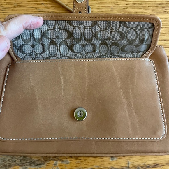 Vintage COACH Leather Soho Wristlet Buckle Pocket‎ - British Tan​ - Picture 6 of 10
